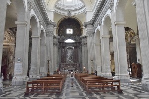 Piazza_dell'Oro-Chiesa_di_S_Giovanni_dei_Fiorentini-Navata_centrale (2)