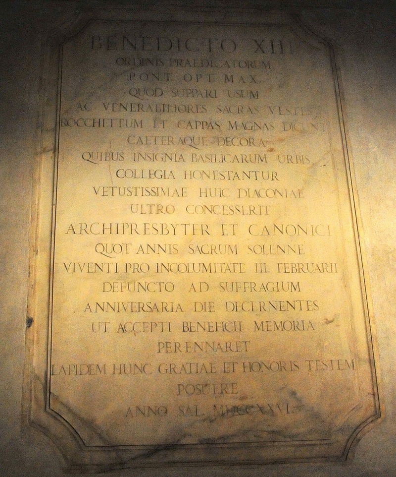 Piazza_della_Bocca_della_Verit-Chiesa_di_S_Maria_in_Cosmedin-Lapide_di_Bonifacio_XIII-1726