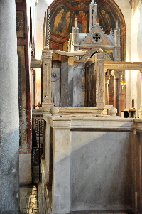 Piazza_della_Boccadella_Verit-Chiesa_di_S_Maria_in_Cosmedin-Presbiterio (4)