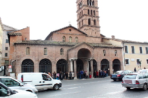 Piazza_della_Bocca_della_Verit-Chiesa_di_S_Maria_in_Cosmedin