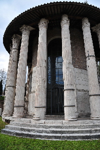 Piazza_della_Bocca_della_Verit-Tempio_di_Cibele  (4)