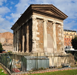 Piazza_della_Bocca_della_Verit-Tempio di Portumno (3)