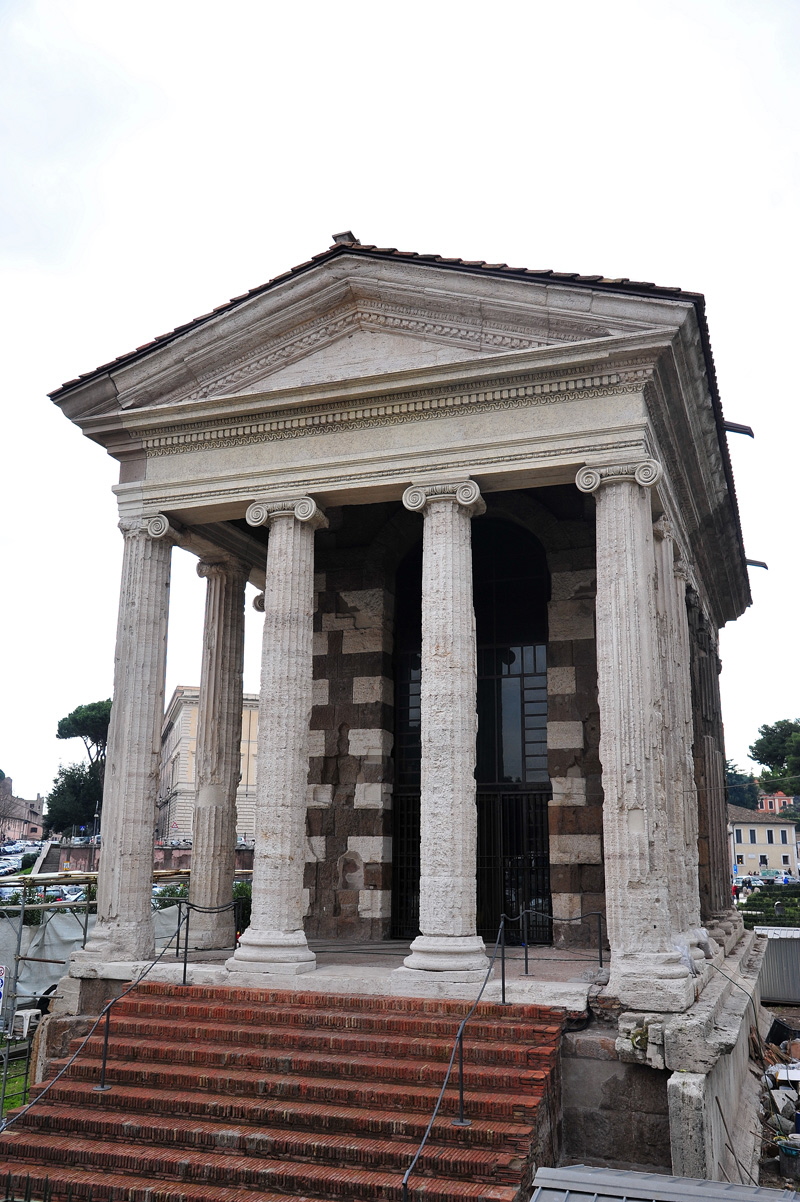 Piazza_della_Bocca_della_Verit-Tempio di Portumno (8)