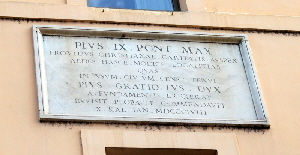 Via_di_S_Giovanni_Decollato-Lapide_case_popolari_Pio_IX-1858