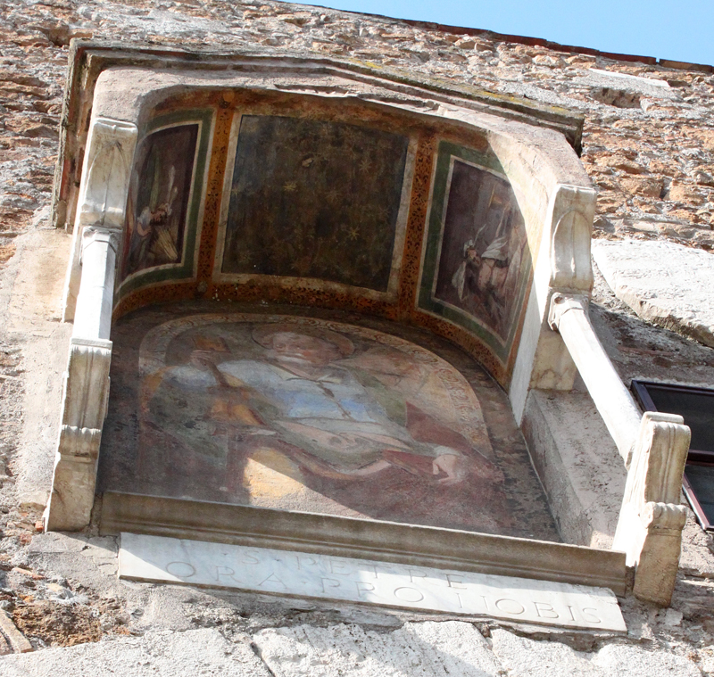 Porta_San_Paolo-Edicola_di San_Pietro-del_XVIII-SEC-_su_base_medievale (4)