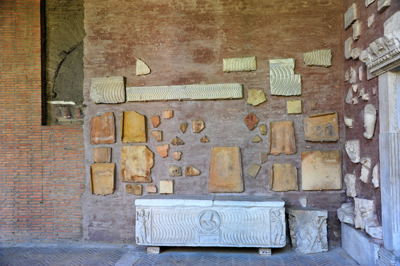 Via_di_San_Saba-Chiesa_di_San_Saba-Portico-Sarcofago (2)