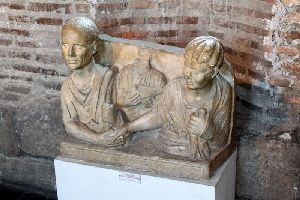 Porta_San_Paolo-Museo-Coperchio_sepolcrale
