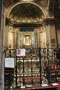 Via_del_Teatro_Marcello-Chiesa_di_S_Nicola_in_Carcere-Cappella_di_Nostra_Signora_di_Guadalupe (2)