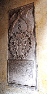 Via_del_Teatro_Marcello-Chiesa_di_S_Nicola_in_Carcere-Lapide_Famiglia_Fabi-1486