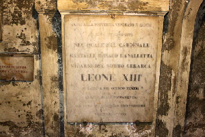 Via_del_Teatro_Marcello-Chiesa_di_S_Nicola_in_Carcere-Lapide_Leone_XIII-1883