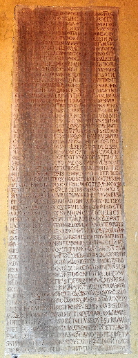 Via_del_Teatro_Marcello-Chiesa_di_S_Nicola_in_Carcere-Lapide_deposito_martiri-XI_sec