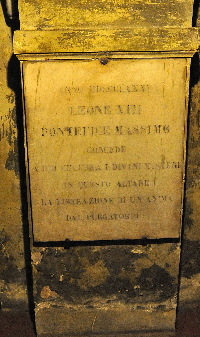 Via_del_Teatro_Marcello-Chiesa_di_S_Nicola_in_Carcere-Lapide_liberazione_purgatorio_Leone_XIII-1885
