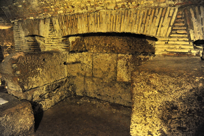 Via_del_Teatro_Marcello-Chiesa_di_S_Nicola_in_Carcere-Livello_templi (13)