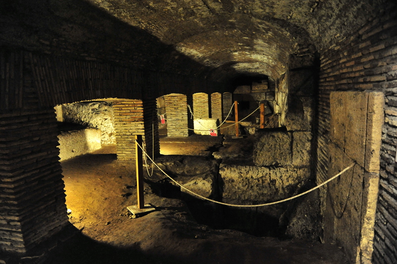 Via_del_Teatro_Marcello-Chiesa_di_S_Nicola_in_Carcere-Livello_templi (14)