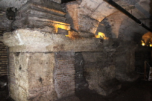 Via_del_Teatro_Marcello-Chiesa_di_S_Nicola_in_Carcere-Livello_templi (30)
