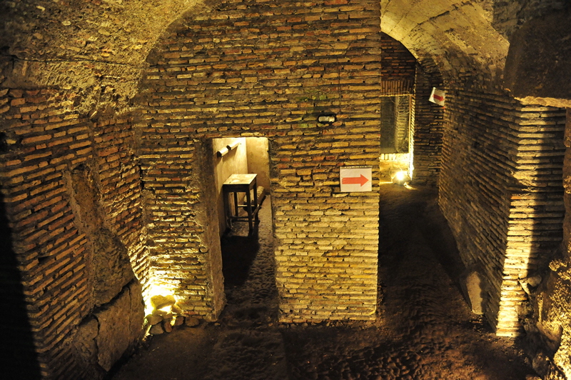 Via_del_Teatro_Marcello-Chiesa_di_S_Nicola_in_Carcere-Livello_templi (3)