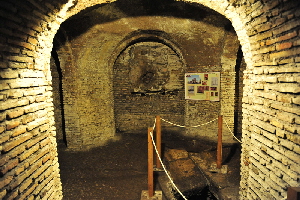 Via_del_Teatro_Marcello-Chiesa_di_S_Nicola_in_Carcere-Livello_templi (5)