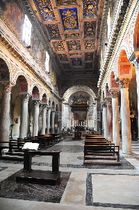 Via_del_Teatro_Marcello-Chiesa_di_S_Nicola_in_Carcere-Navata_centrale