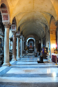 Via_del_Teatro_Marcello-Chiesa_di_S_Nicola_in_Carcere-Navata_destra