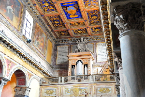 Via_del_Teatro_Marcello-Chiesa_di_S_Nicola_in_Carcere-Organo