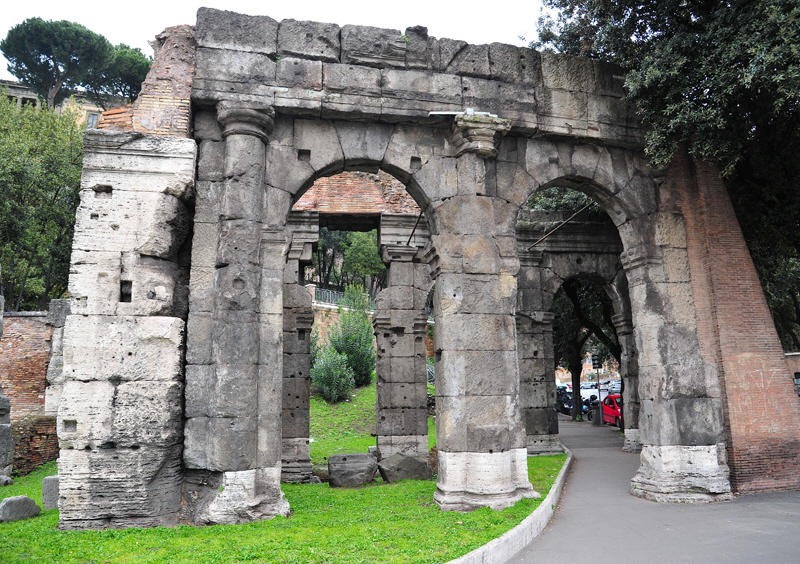 Via_del_Teatro_Marcello-Porta_Carmentalis (5)