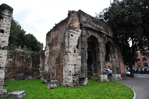 Via_del_Teatro_Marcello-Porta_Carmentalis (6)