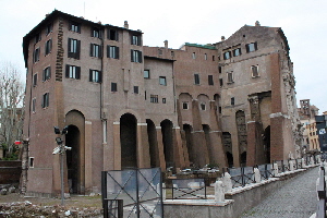 Via_del_Teatro_Marcello-Teatro di Marcello