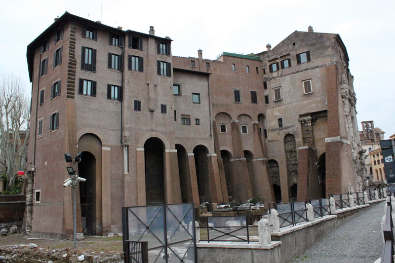 Via_del_Teatro_Marcello-Teatro di Marcello