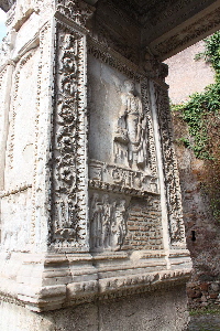 Via_del_Velabro-Arco_Argentario (10)