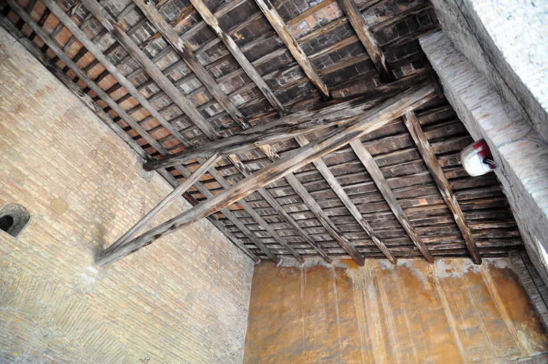 Via_di_S_Balbina-Chiesa_di_S_Balbina-Portico (2)
