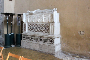 Via_di_S_Balbina-Chiesa_di_S_Balbina-Sepolcro_di_Stefano_de_Surdis-XIV_sec (10)