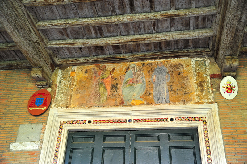 Via_di_San_Saba-Chiesa_di_San_Saba-Architrave_Ingresso