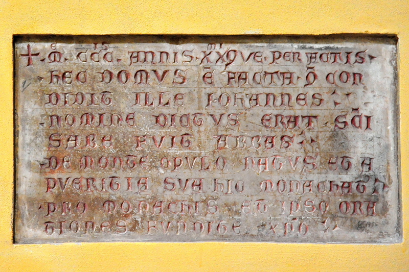 Via_di_San_Saba-Chiesa_di_San_Saba-Lapide_abbate_Giovanni-1320