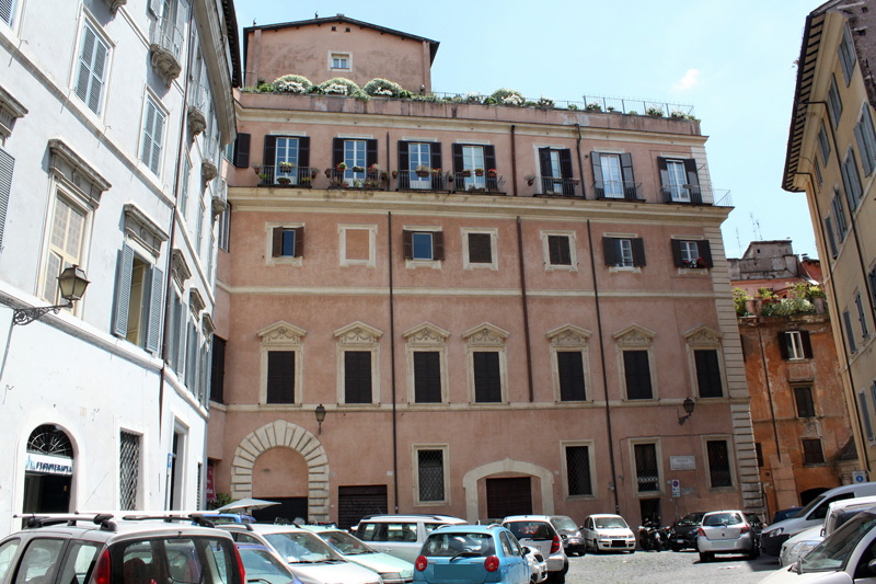 Piazza_Costaguti-Retro_del_Palazzo_Costaguti (2)