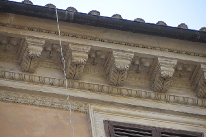 Piazza_Lovatelli-Palazzo_Caetani-Lovatelli_al_n_1-Cornicione