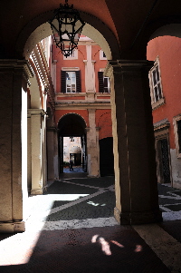 Piazza_Lovatelli-Palazzo_Serlupi_Lovatelli_al_n_1-Ingresso (2)
