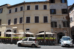 Piazza_Margana-Palazzo_Albertoni_al_n_34