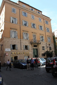 Piazza_Paganica-Palazzo_al_n_13