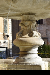 Piazza_delle_cinque_Scole-Fontana (8)