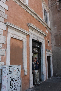 Via_Paganica-Palazzo_XVI_sec_al_n_2