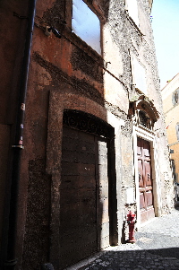 Via_dei_Delfini-Palazzo_al_n_14-Ingresso (2)