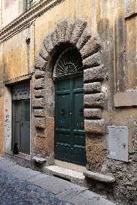 Via_dei_Delfini-Palazzo_al_n_31-Ingresso (2)