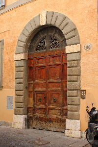 Via_dei_Delfini-Palazzo_al_n_36-Ingresso