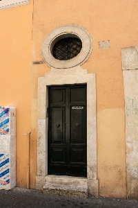 Via_dei_Falegnami-Palazzo_XVIII_sec_al_n_17-Portone