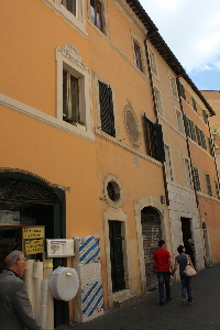 Via_dei_Falegnami-Palazzo_XVIII_sec_al_n_17