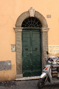 Via_dei_Falegnami-Palazzo_XVII_sec_al_n_15-Portone