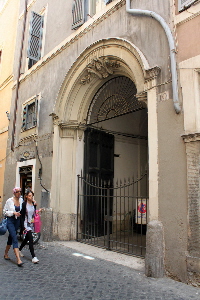 Via_dei_Falegnami-Retro_Palazzo_Boccamazzi-Boccapaduli_al_n_10-Portone (2)