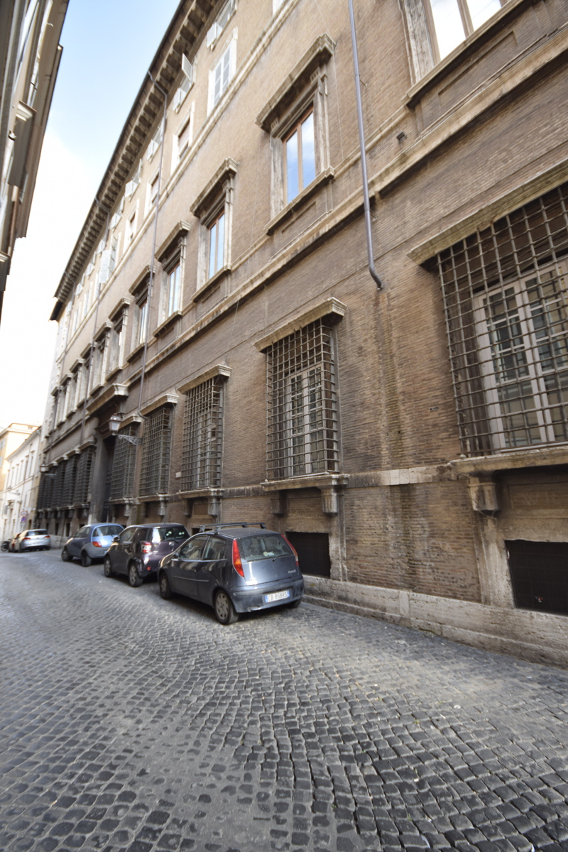 Via_dei_Funari-Palazzo_Asdrubale_Mattei_al_n_31