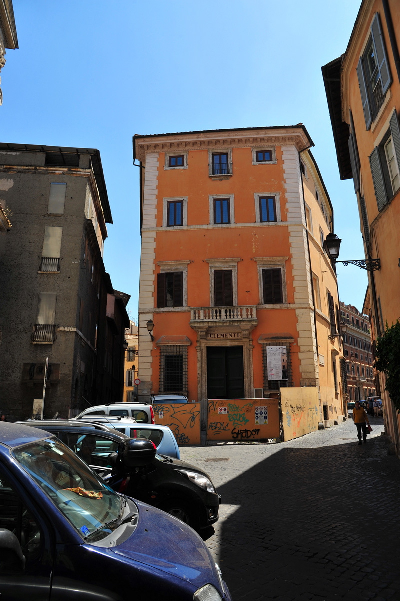 Via_dei_Funari-Palazzo_Clementi_al_n_6