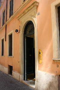 Via_dei_Polacchi-Palazzo_al_n_42-Portone